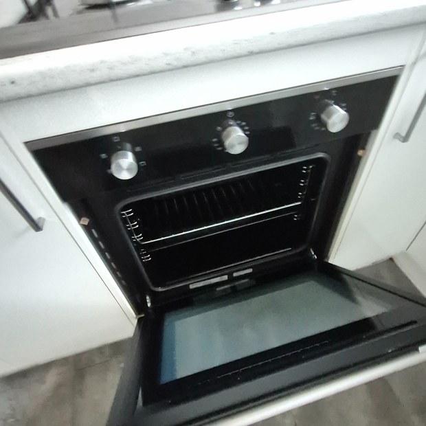 Oven and gas cooktop cleaned inside and out, Clayton South end of lease clean