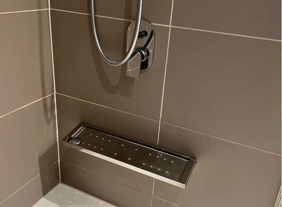 End of lease cleaning Richmond - shower area