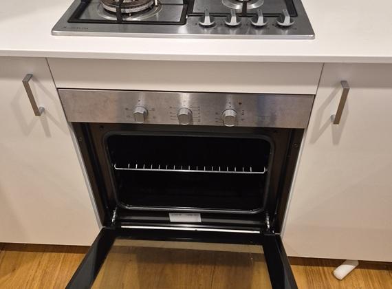 End of lease cleaning Wyndham Vale - oven