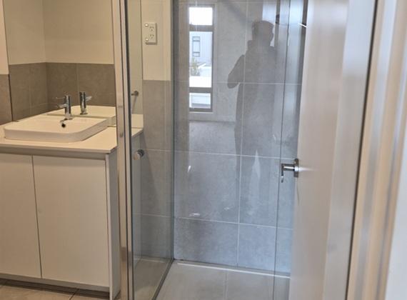 End of lease cleaning Wyndham Vale - bathroom close up