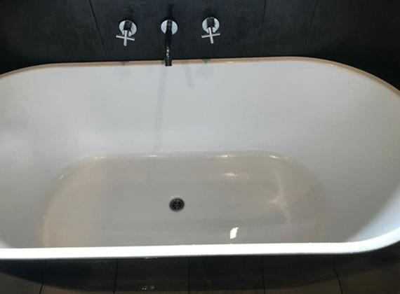 End of lease cleaning Dee Why July 2026 - bathtub