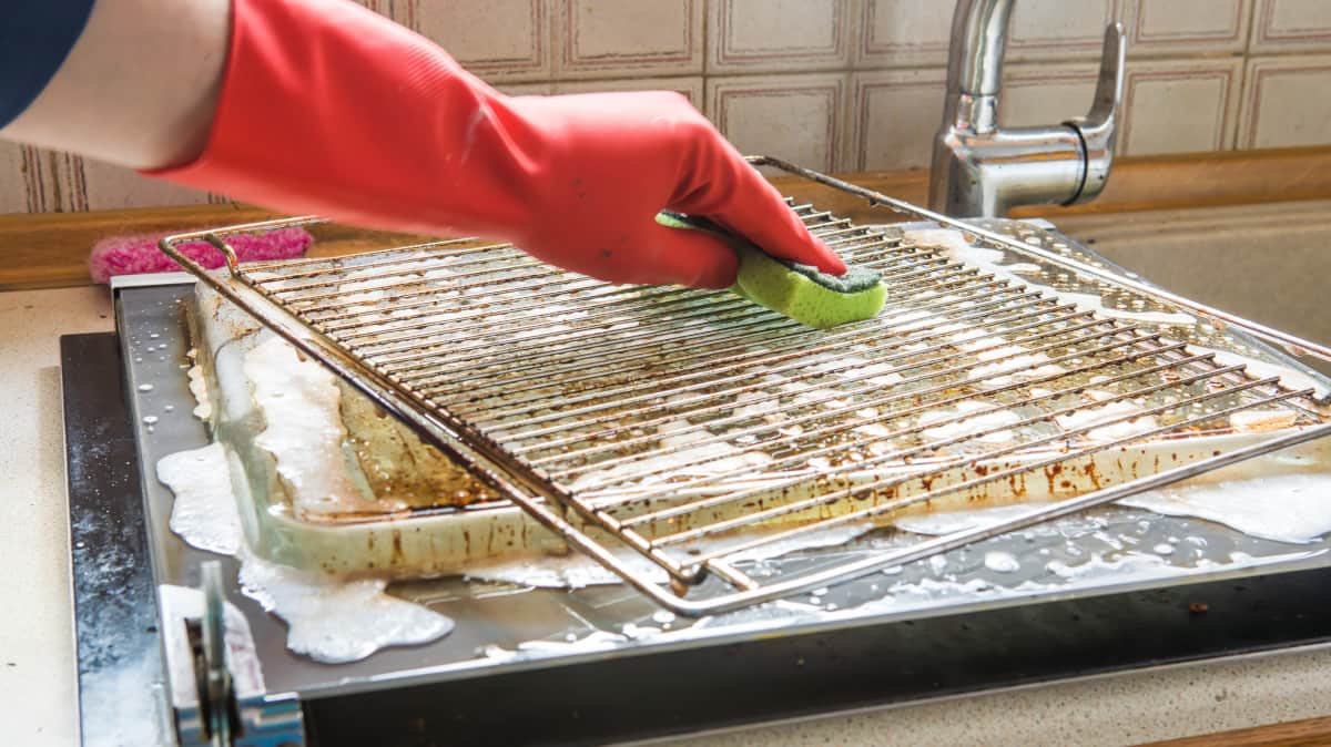 How to Clean Oven Racks