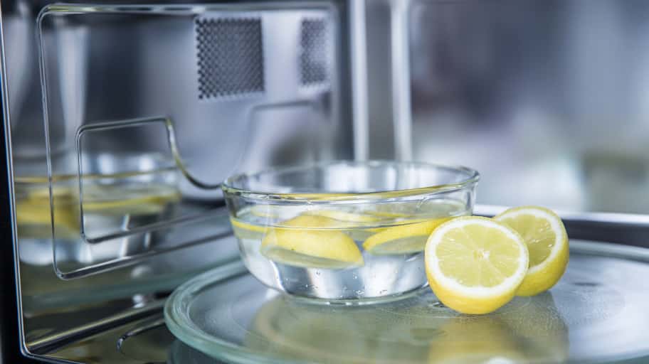 3 Effective Ways to Clean a Microwave
