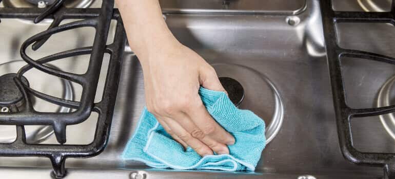 Cleaning stainless steel stove