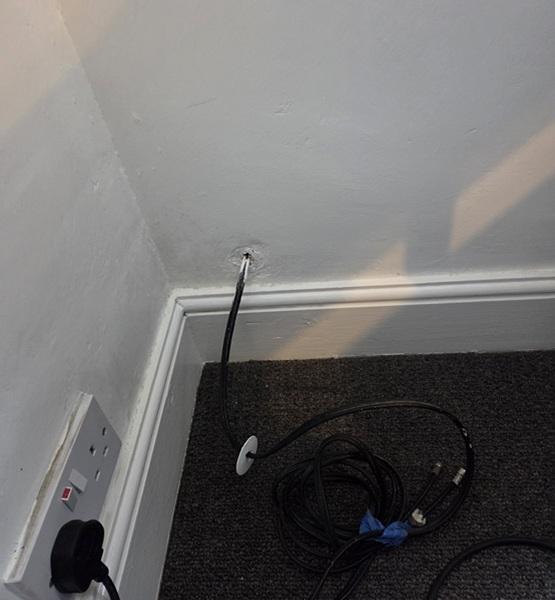 Clean corner, walls and skirting boards of the same room after professional mould removal